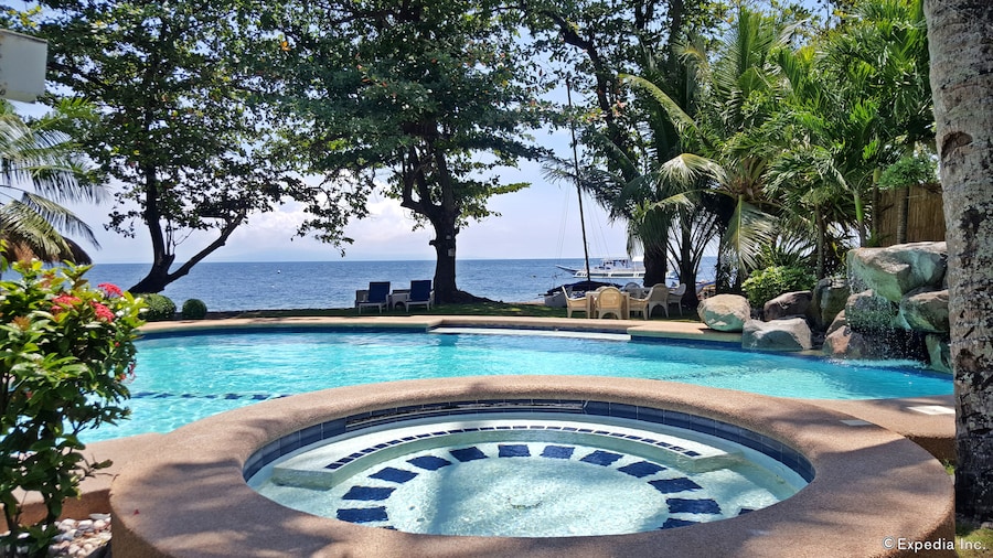 Mike's Dauin Beach Resort