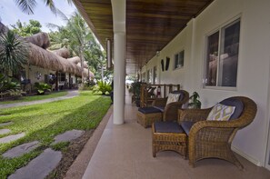 Exterior - Mike's Dauin Beach Resort (Dauin)