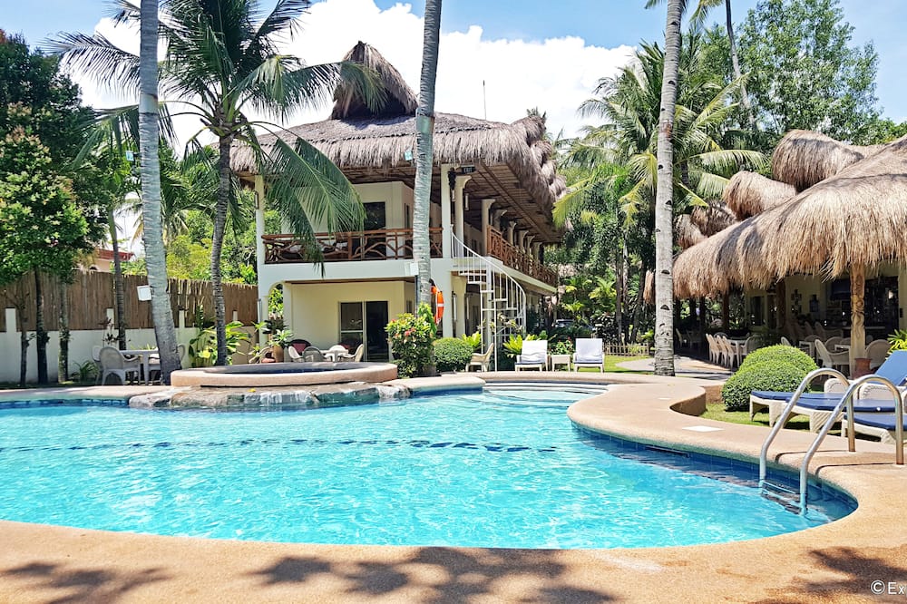 Mike's Dauin Beach Resort