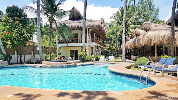 Outdoor pool, pool loungers