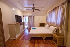Two-Bedroom Villa | Desk, laptop workspace, soundproofing, free WiFi - Mike's Dauin Beach Resort (Dauin)