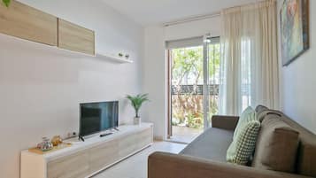 Apartment, 2 Schlafzimmer (5p) | Wohnbereich | Flachbildfernseher