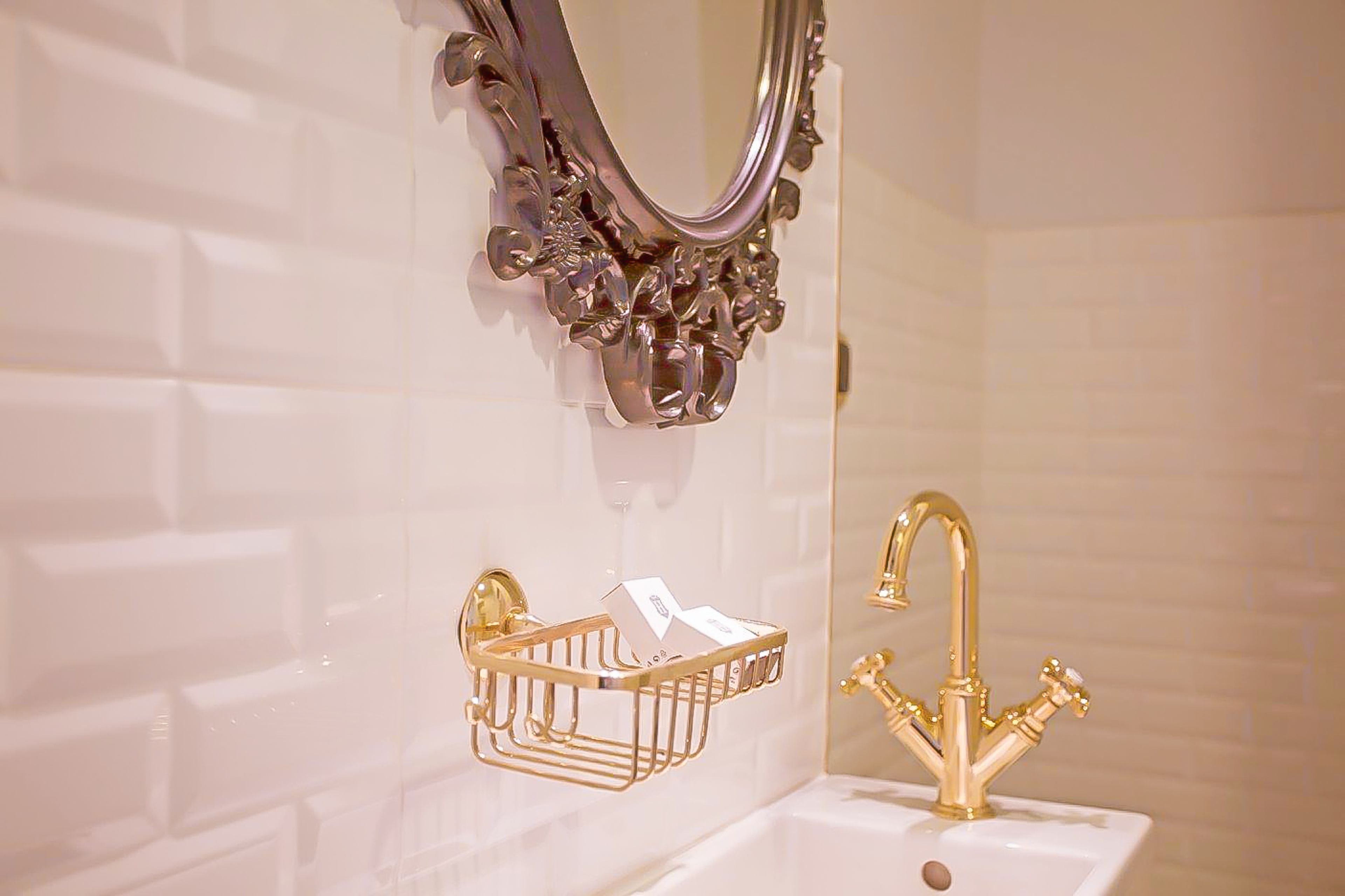 suite | bathroom | shower, free toiletries, hair dryer, slippers