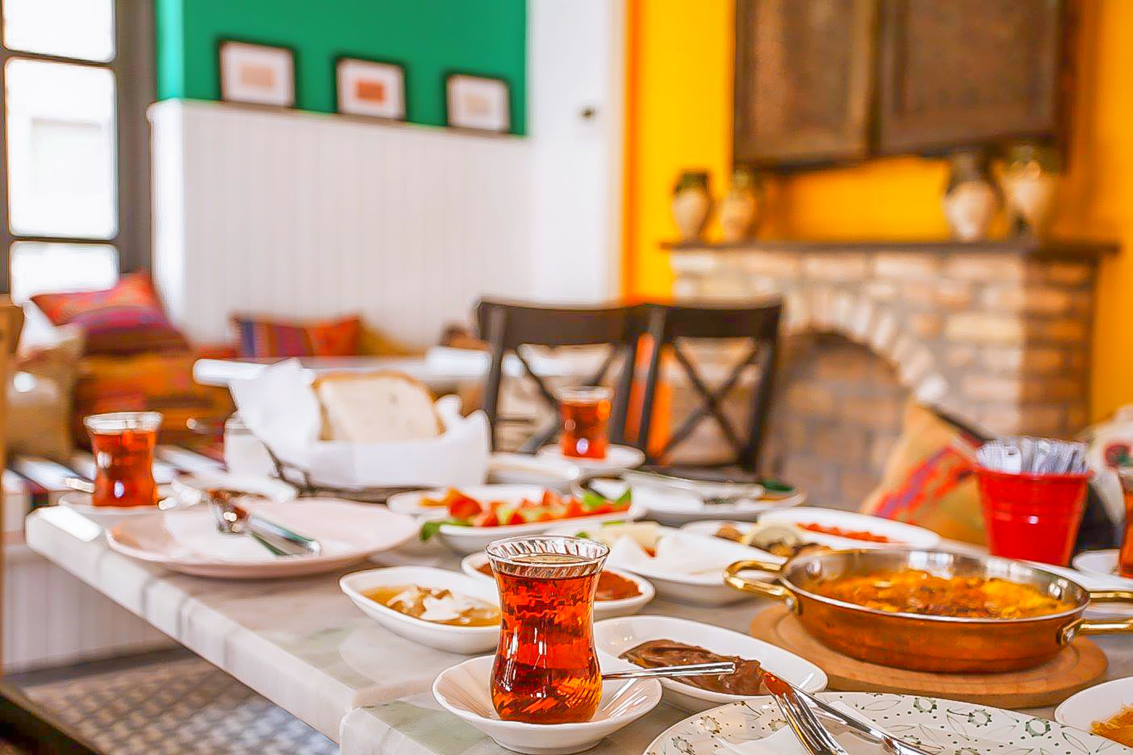 daily continental breakfast (eur 6 per person)