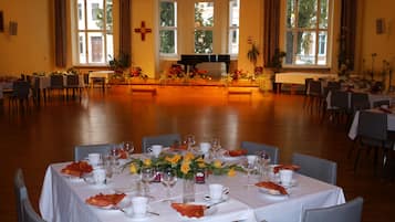 Daily continental breakfast (EUR 10 per person)