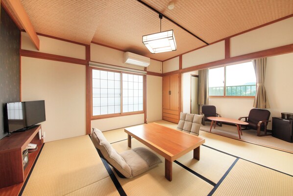 Japanese Style Room, Non Smoking | In-room safe, blackout curtains, free WiFi, bed sheets - Hotel Togariishi (Chino)