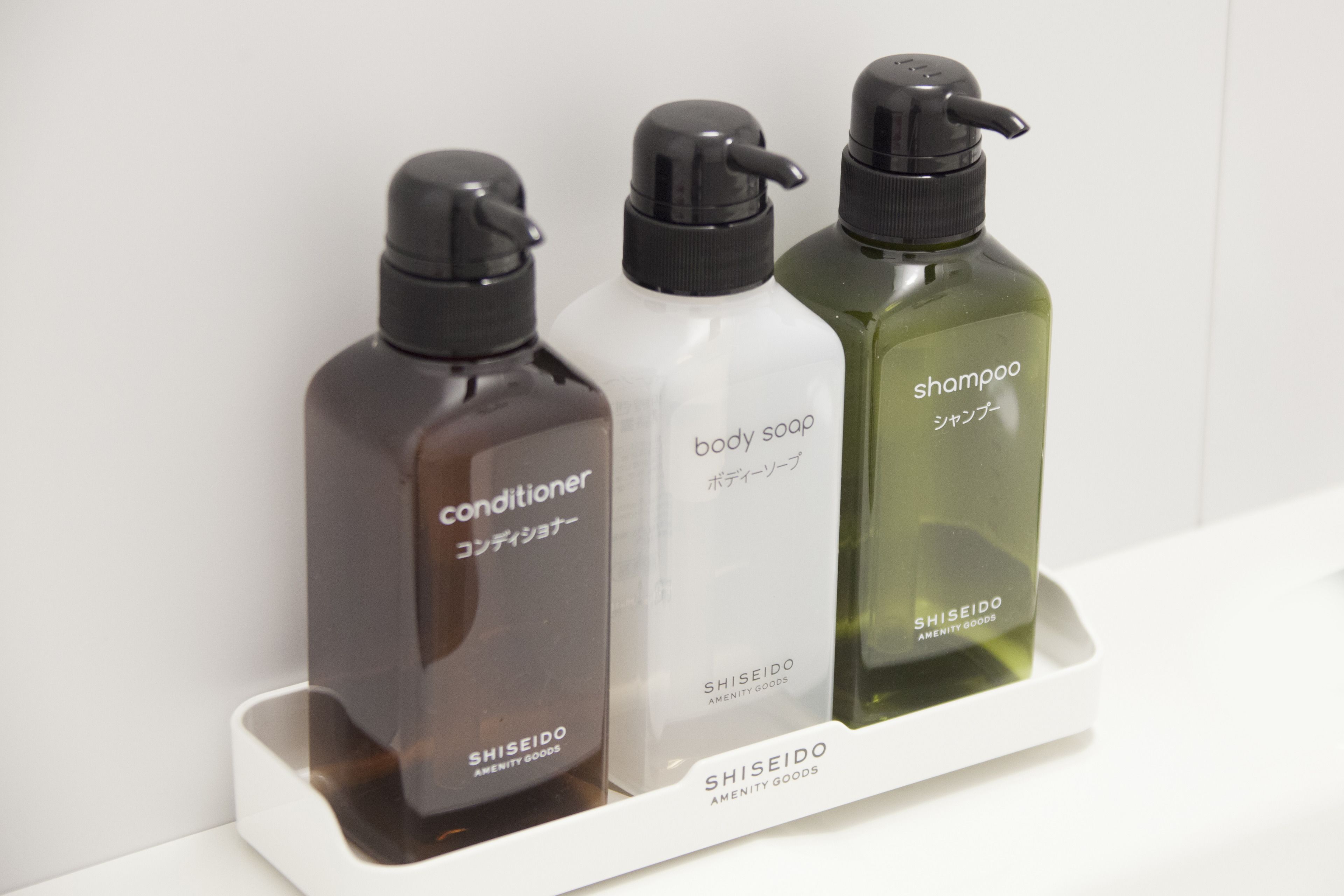 Tina con regadera, amenidades de baño gratuitas, secadora de cabello 