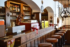 2 bares o lounges 