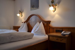 Desk, free rollaway beds, free WiFi, bed sheets - Hotel Aurach (Aurach bei Kitzbuehel)