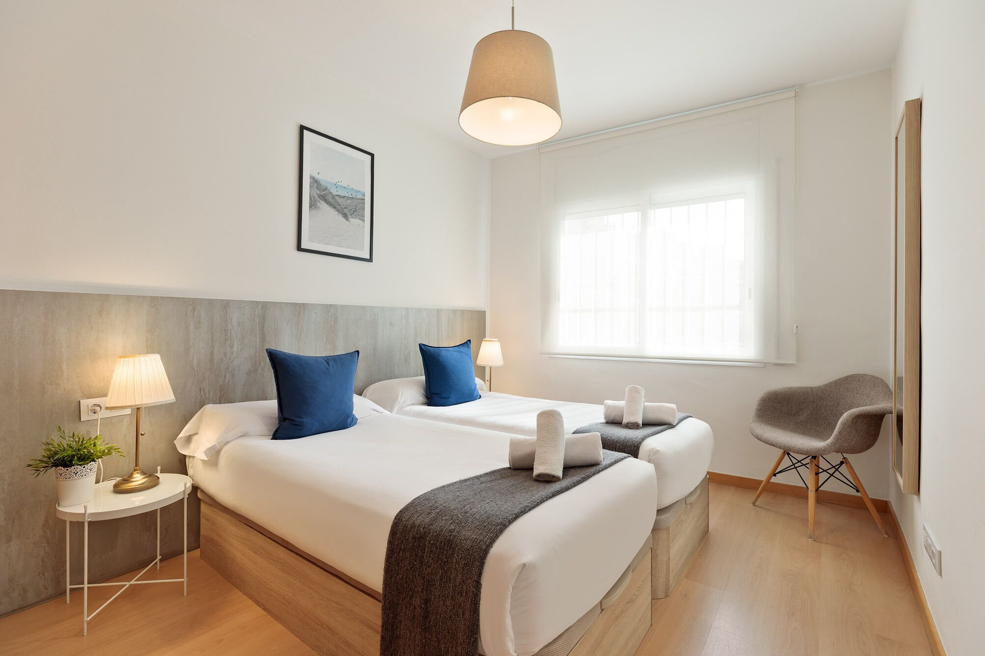 2 bedrooms, down duvets, in-room safe, desk