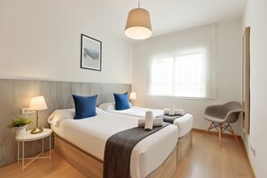 Apartamento Confort, 2 habitaciones | 2 dormitorios, edredones de plumas, caja fuerte y escritorio
