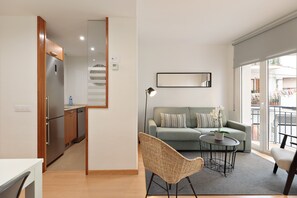 Comfort Apartment, 2 Bedrooms | Living room
