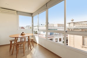 Dupleks - 2 soveværelser - terrasse | Spisestue