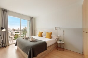 Toetasjesleilighet, 2 soverom, terrasse | 2 soverom, dundyner, safe på rommet og skrivebord