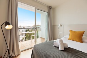 2 habitaciones, cubrecamas y caja de seguridad en la habitación 