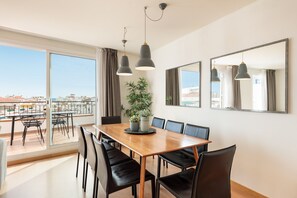 Toetasjesleilighet, 2 soverom, terrasse | Spisestue