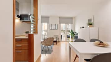 Comfort Apartment, 2 Bedrooms | Dining room