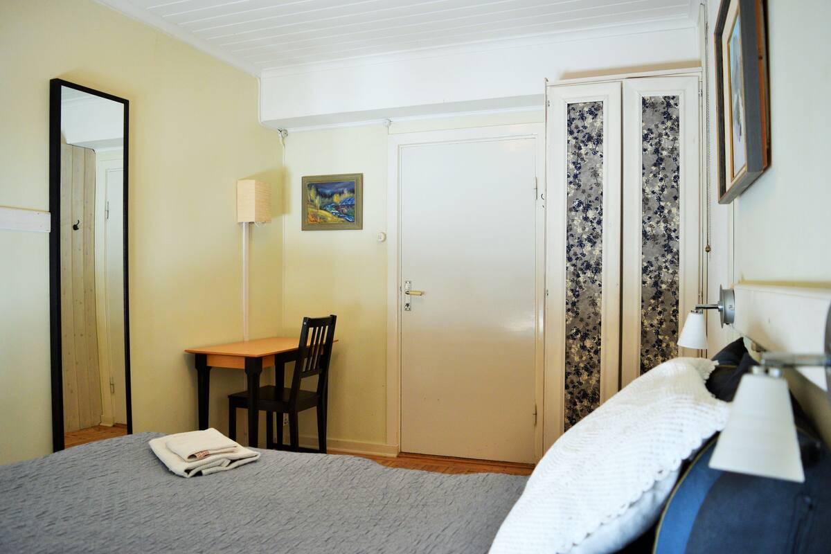 Rollaway beds, free WiFi