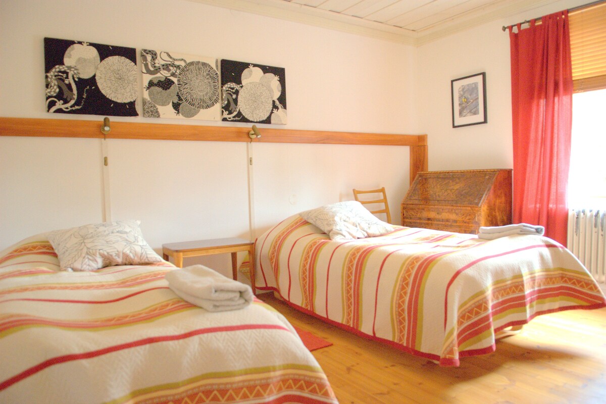 Twin Room, Shared Bathroom | Rollaway beds, free WiFi