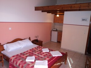 Estudio | Tabla de planchar con plancha, cunas gratuitas y camas extra