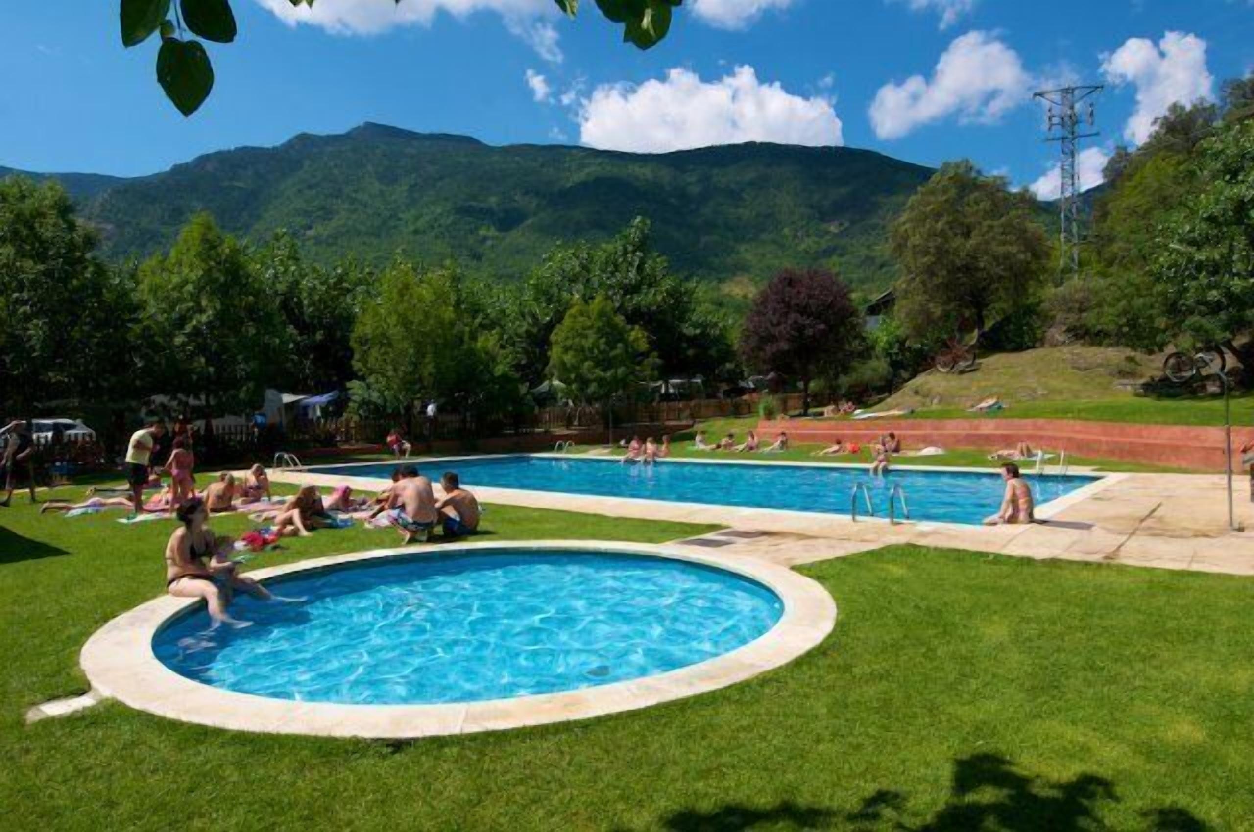 Piscine extérieure (ouverte en saison)