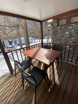 基础活动屋, 2 间卧室 (4 pax) | 露台