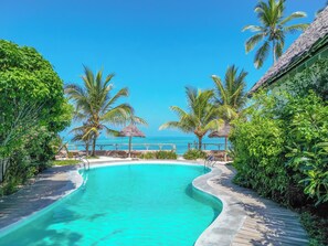 4 outdoor pools, pool umbrellas, sun loungers