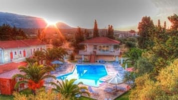Outdoor pool, pool umbrellas, sun loungers