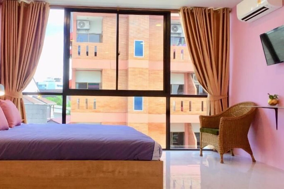 Desk, blackout curtains, free WiFi, bed sheets