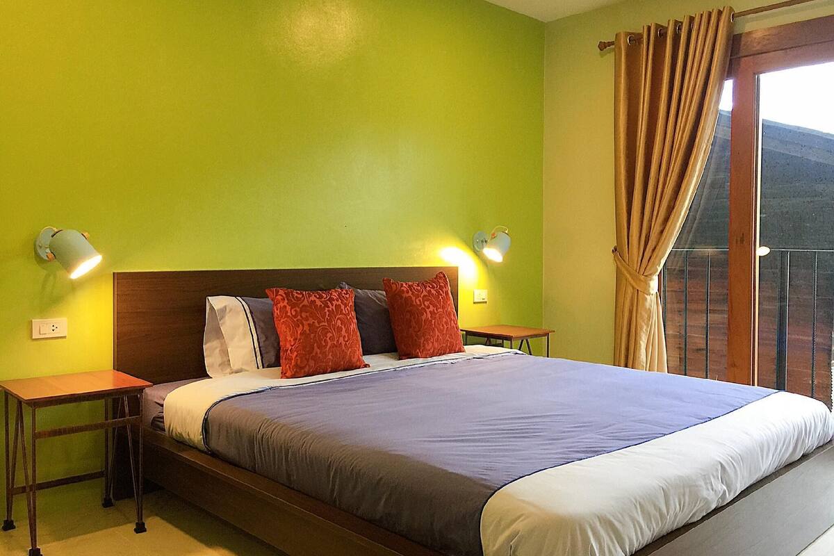 Quarto casal standard, vista para a montanha | Escrivaninha, cortinas blackout, Wi-Fi de cortesia, roupa de cama