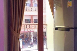Desk, blackout curtains, free WiFi, bed sheets