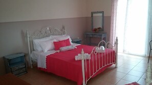 Estudi superior | Planxa i posts de planxar, wifi gratuïta i roba de llit 