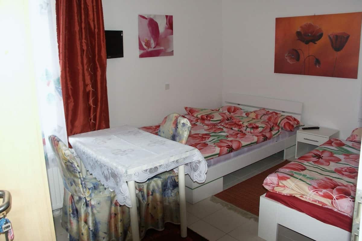 Quarto duplo | Wi-Fi de cortesia, roupa de cama