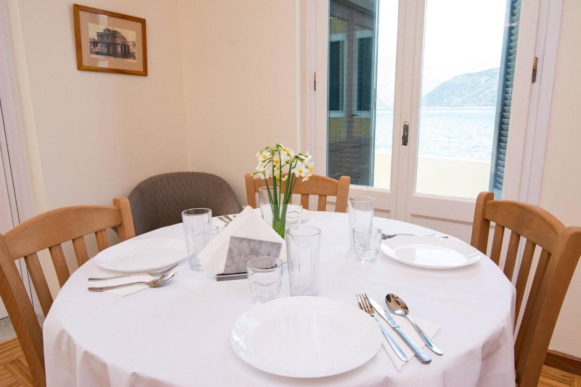 Micro-ondes, plaque de cuisson, bouilloire électrique