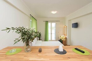 In-room dining - Lazareto Palace (Ithaki)