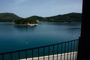 Apartamento, 2 habitaciones | Balcón