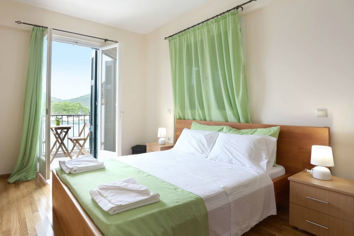 Studio | In-room safe, blackout drapes, soundproofing