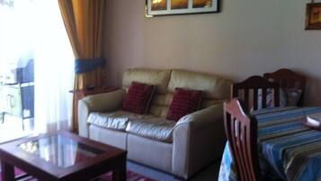 Apartment, 3 Bedrooms | Living area | 28-inch TV with cable channels