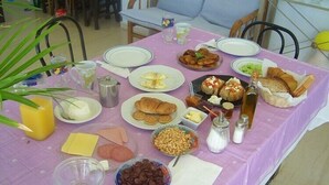 Daily full breakfast for a fee - Pansion Limni (Zakynthos)