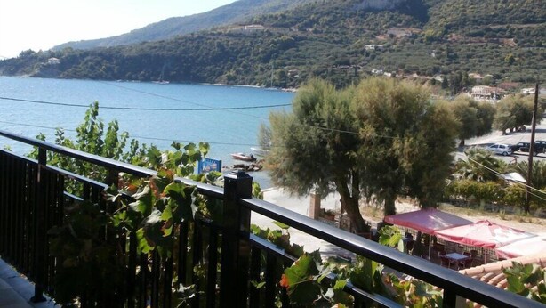 Property grounds - Pansion Limni (Zakynthos)