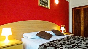 Habitación básica doble, baño compartido | 1 habitación, sábanas italianas Frette y ropa de cama de alta calidad 