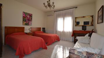 Desk, blackout curtains, free WiFi