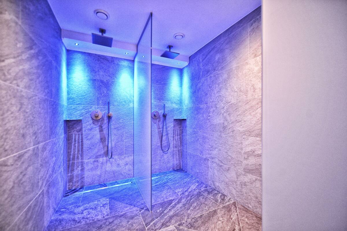 sauna, steam room, 1 treatment room, massages