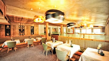 Lunch, dinner served; Regional cuisine, al fresco dining