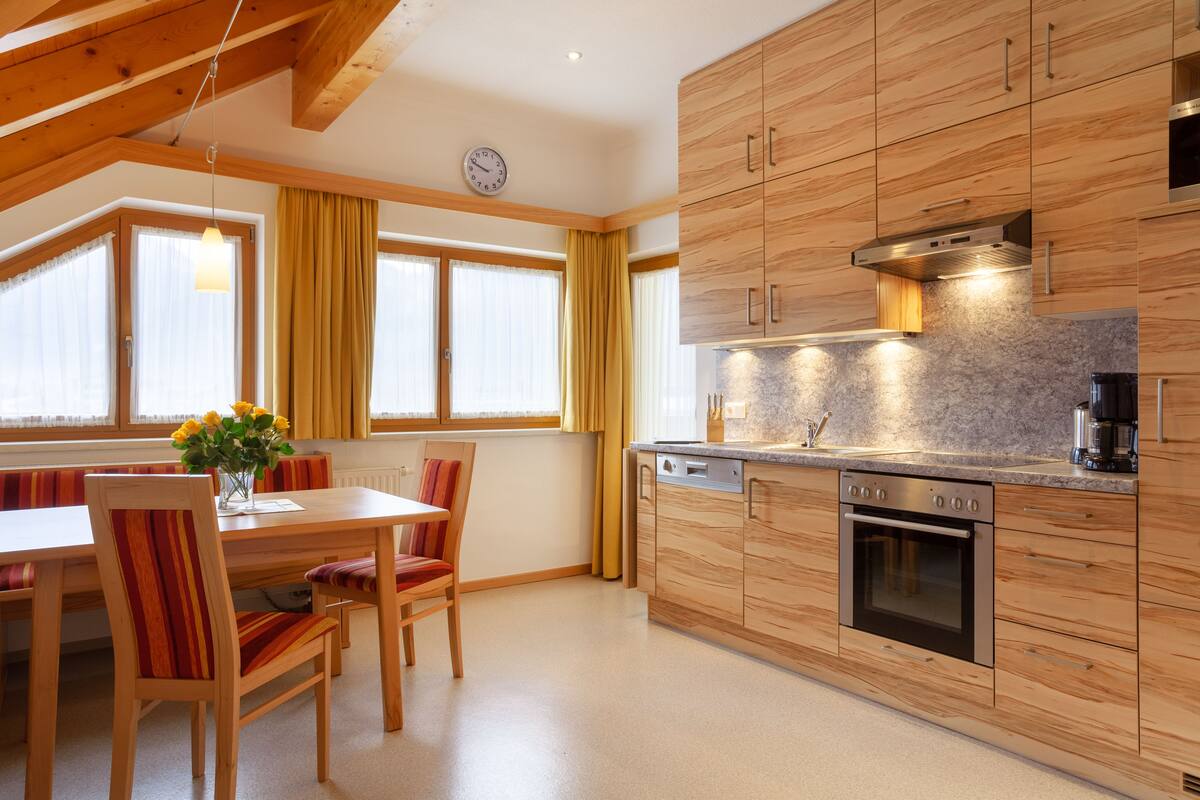 apartment, 2 bedrooms, kitchen (120 eur final cleaning fee not incl.) | private kitchen | full-sized fridge, microwave, oven, stovetop