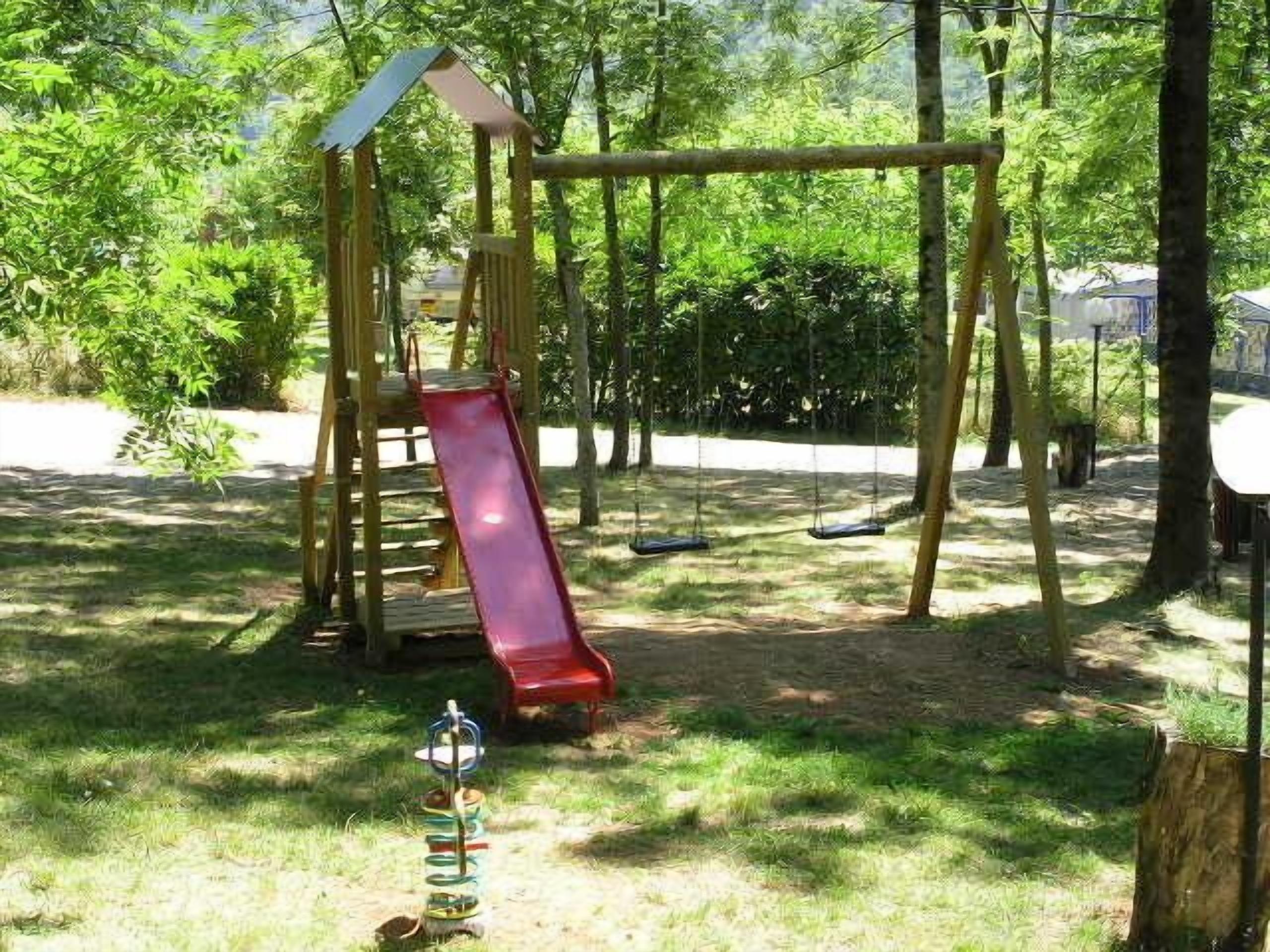 Tempat bermain anak - outdoor