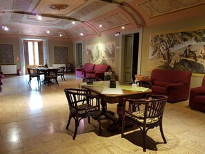 Dining - Camping i Hotel la Soleia d'Oix (Montagut)