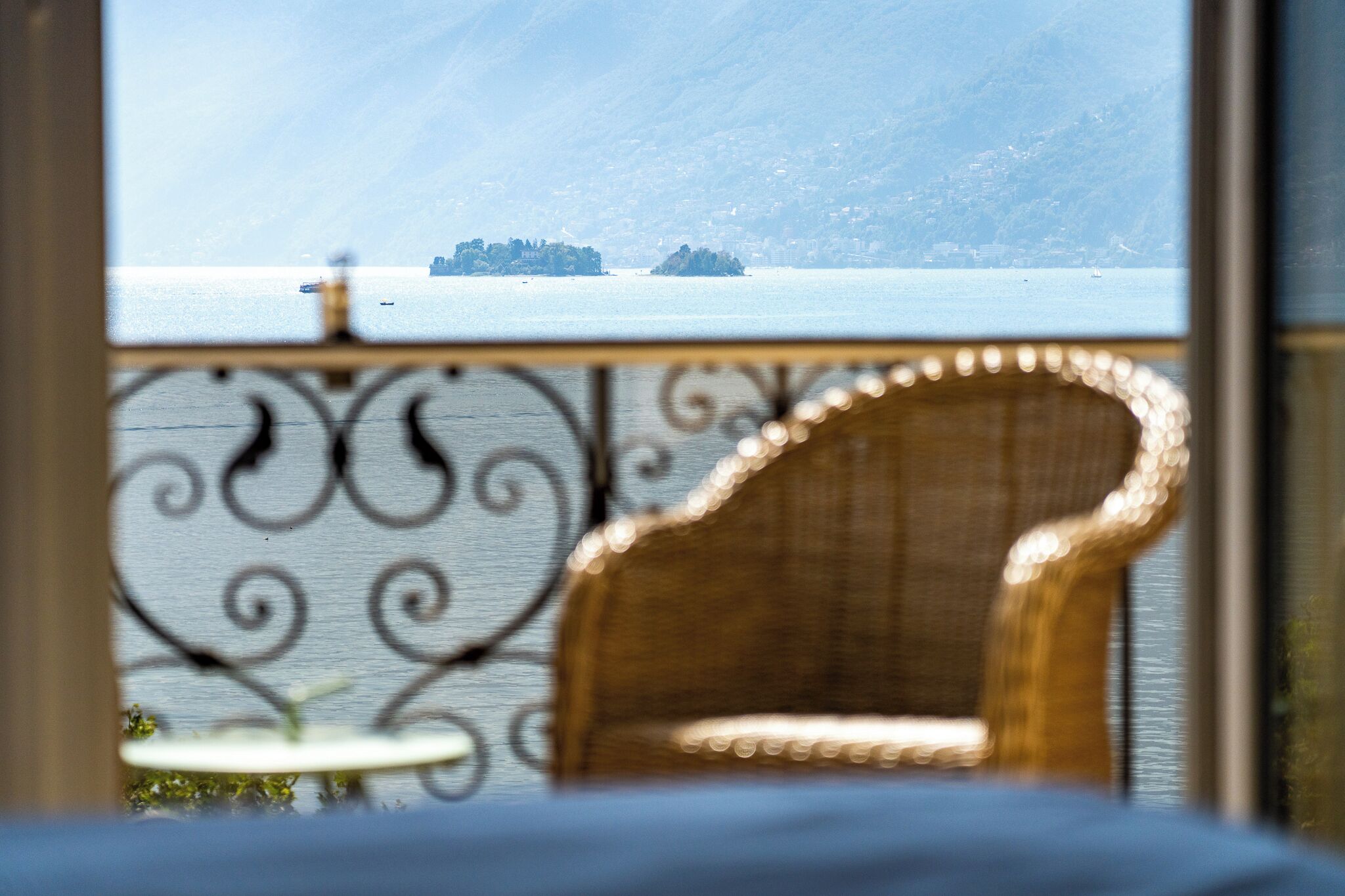 single room, lake view, lakeside | 1 bedroom, in-room safe, individually decorated, individually furnished