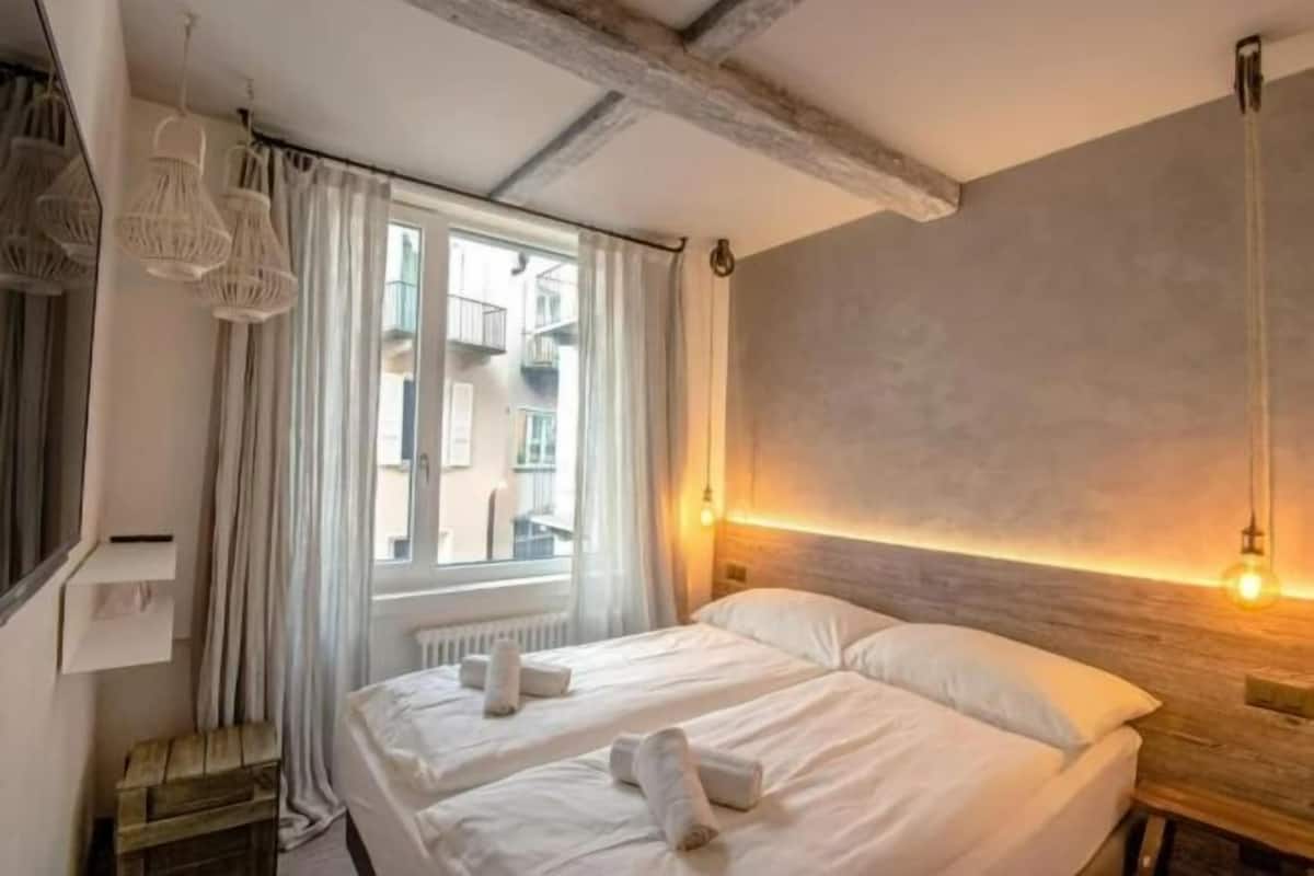 1 bedroom, in-room safe, individually decorated, individually furnished