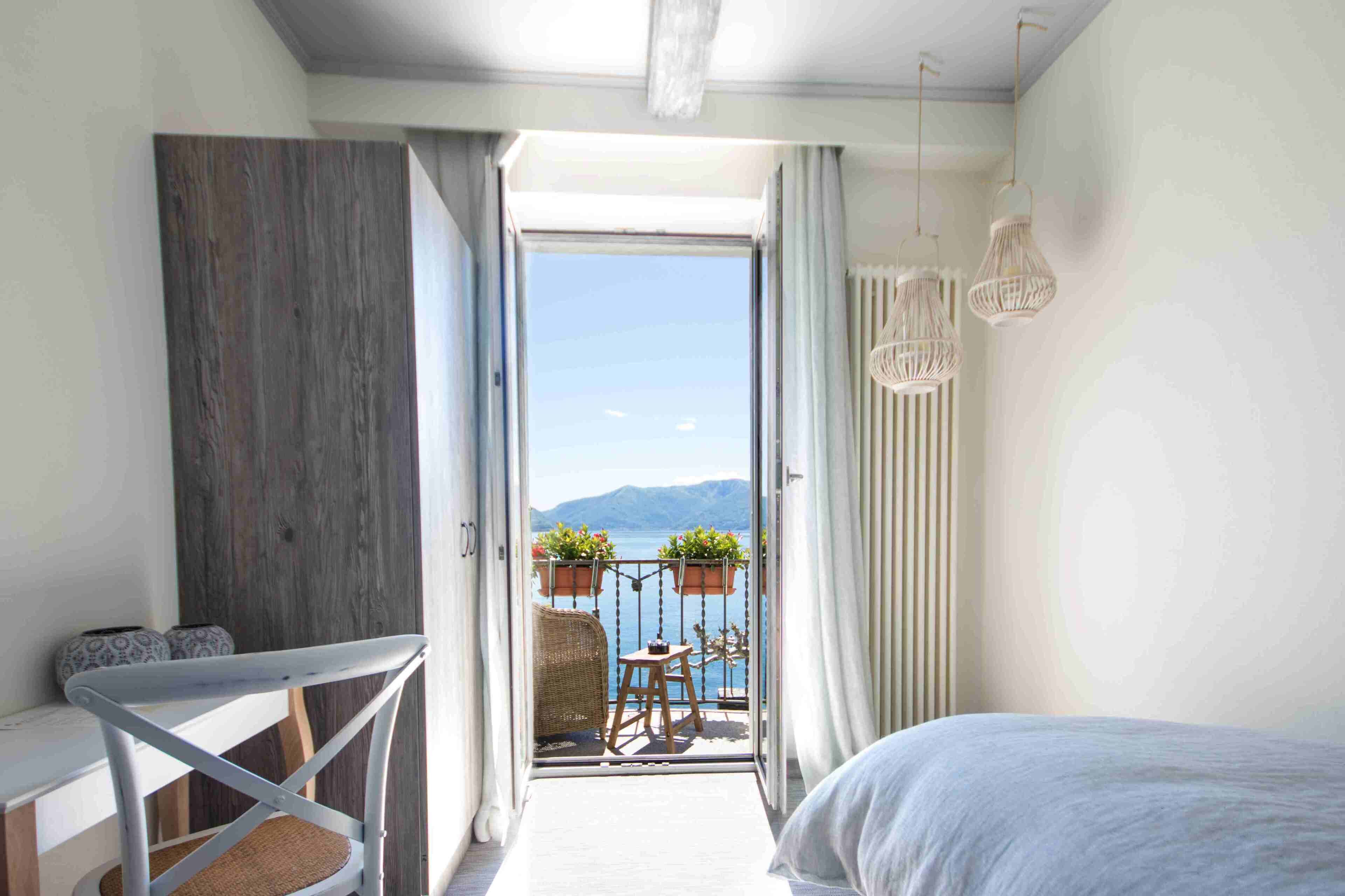 single room, lake view, lakeside | 1 bedroom, in-room safe, individually decorated, individually furnished